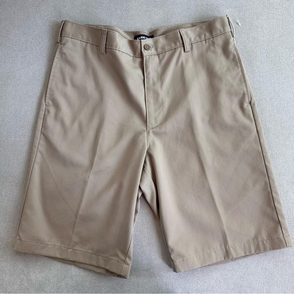 Lands' End Men’s Classic Khaki Flat-Front Shorts. Size 34.